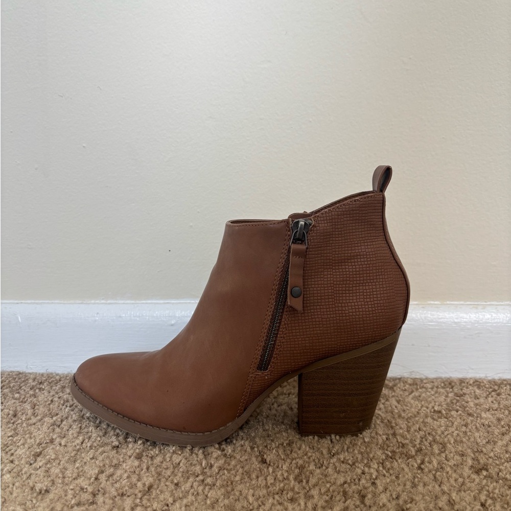 Universal Thread Tan Ankle Booties
